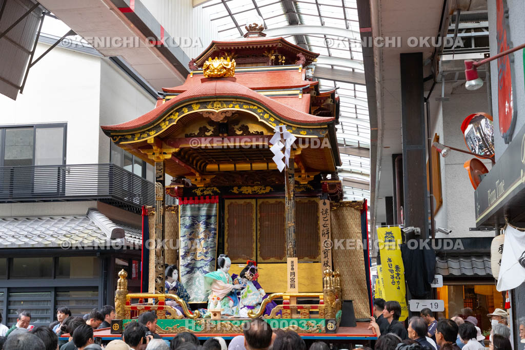 滋賀県　長浜曳山祭　参道での狂言執行　月宮殿（げっきゅうでん）