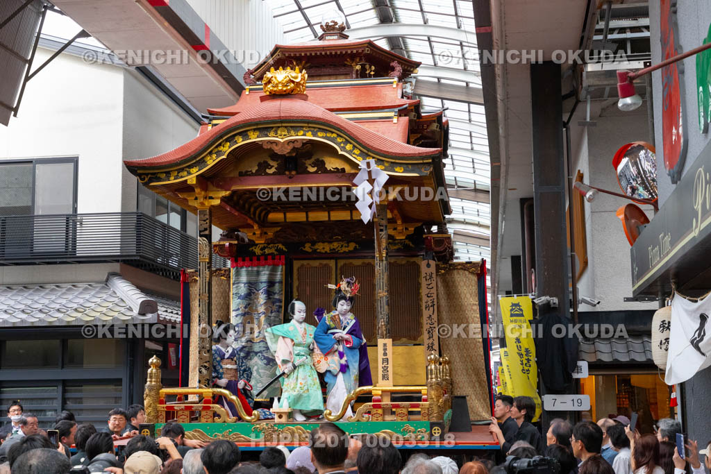 滋賀県　長浜曳山祭　参道での狂言執行　月宮殿（げっきゅうでん）