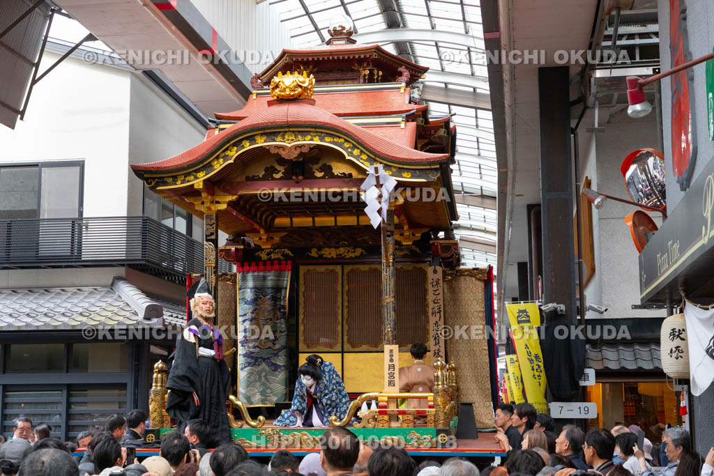 滋賀県　長浜曳山祭　参道での狂言執行　月宮殿（げっきゅうでん）