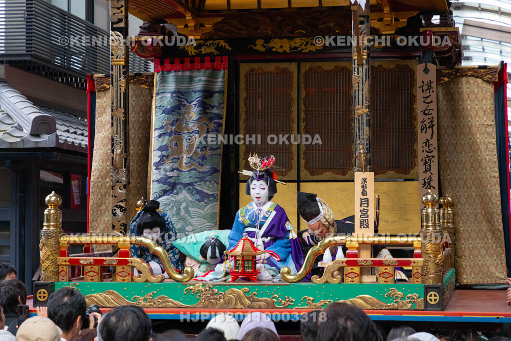 滋賀県　長浜曳山祭　参道での狂言執行　月宮殿（げっきゅうでん）