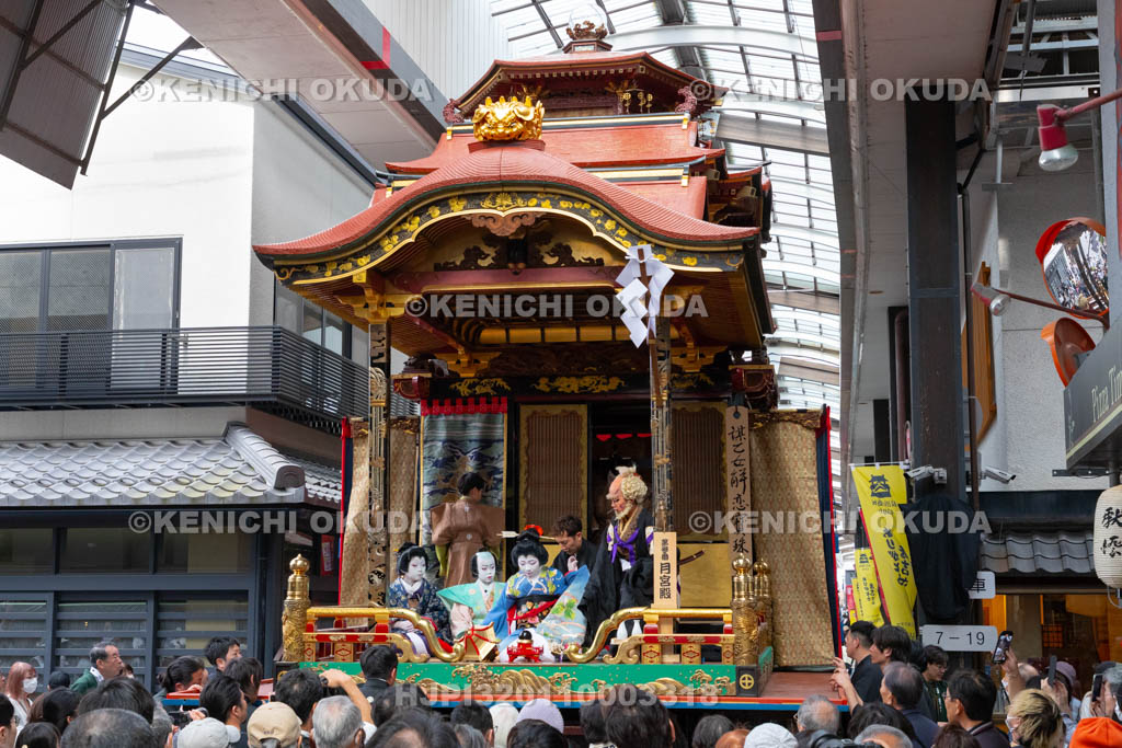 滋賀県　長浜曳山祭　参道での狂言執行　月宮殿（げっきゅうでん）