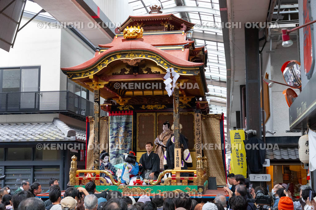 滋賀県　長浜曳山祭　参道での狂言執行　月宮殿（げっきゅうでん）