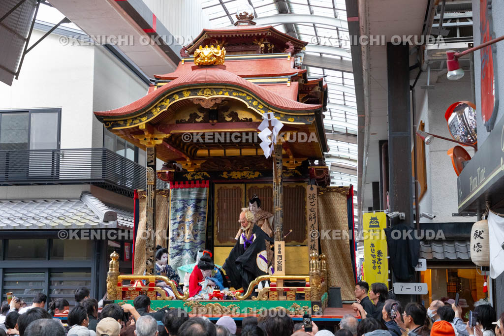 滋賀県　長浜曳山祭　参道での狂言執行　月宮殿（げっきゅうでん）
