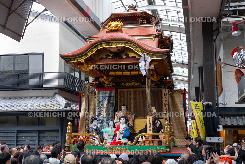 滋賀県　長浜曳山祭　参道での狂言執行　月宮殿（げっきゅうでん）