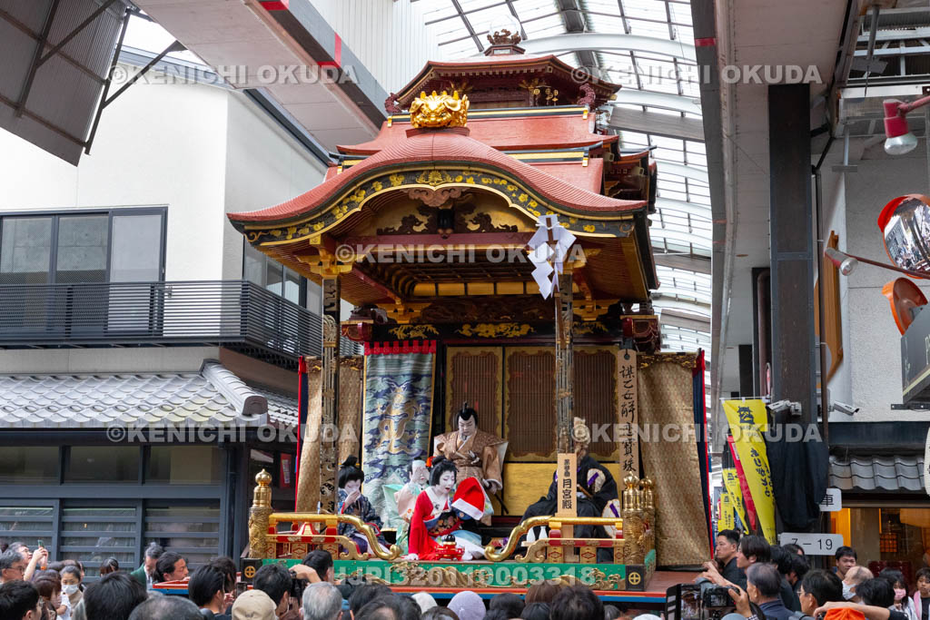 滋賀県　長浜曳山祭　参道での狂言執行　月宮殿（げっきゅうでん）