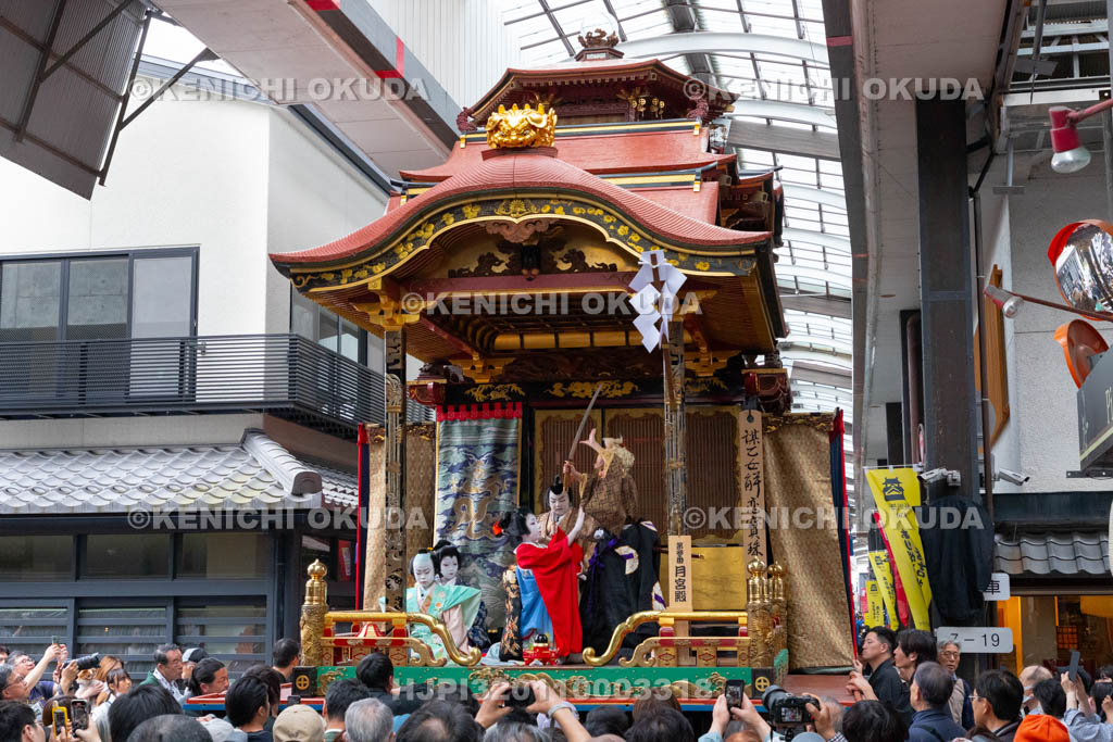 滋賀県　長浜曳山祭　参道での狂言執行　月宮殿（げっきゅうでん）