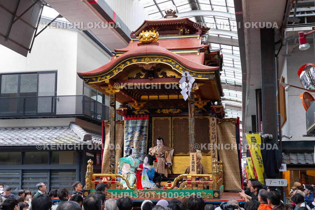滋賀県　長浜曳山祭　参道での狂言執行　月宮殿（げっきゅうでん）