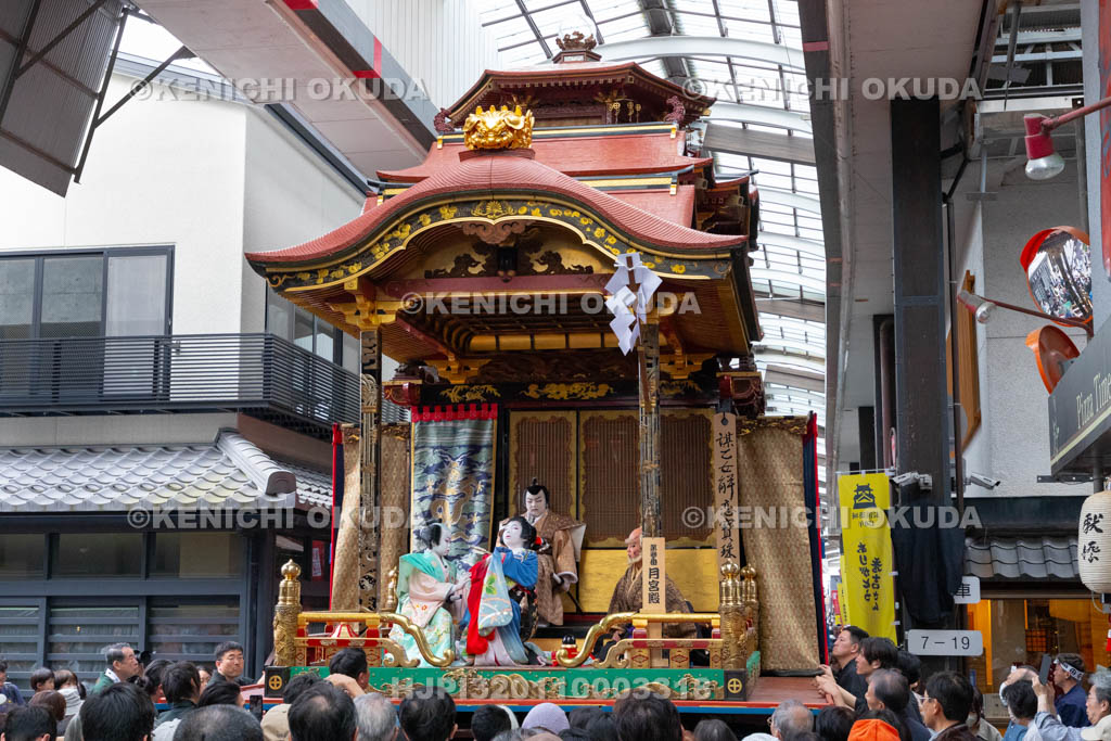 滋賀県　長浜曳山祭　参道での狂言執行　月宮殿（げっきゅうでん）