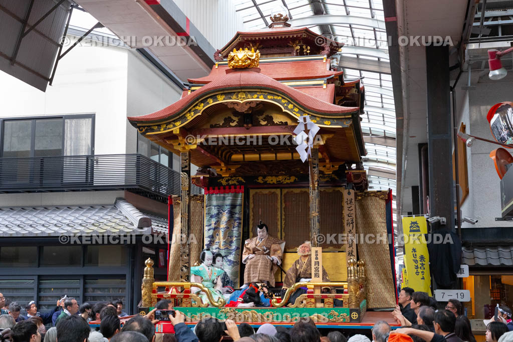 滋賀県　長浜曳山祭　参道での狂言執行　月宮殿（げっきゅうでん）