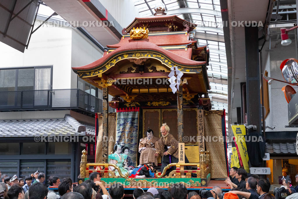 滋賀県　長浜曳山祭　参道での狂言執行　月宮殿（げっきゅうでん）