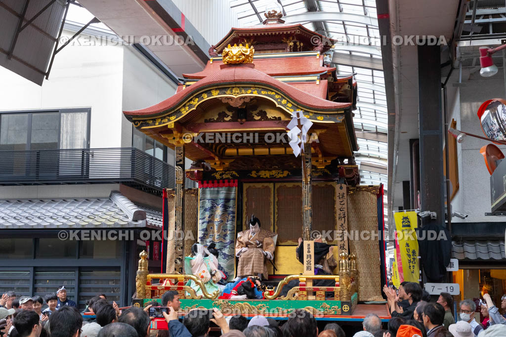滋賀県　長浜曳山祭　参道での狂言執行　月宮殿（げっきゅうでん）