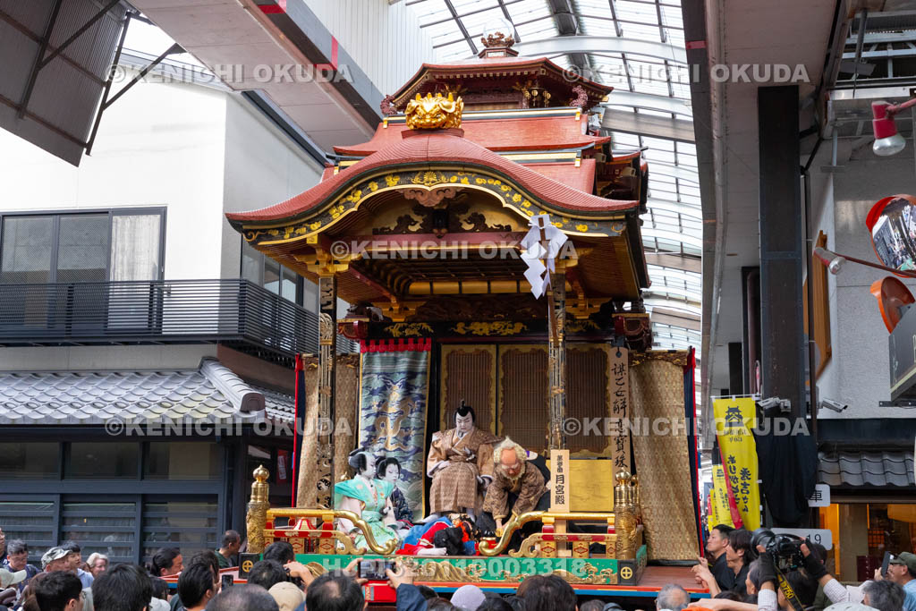 滋賀県　長浜曳山祭　参道での狂言執行　月宮殿（げっきゅうでん）