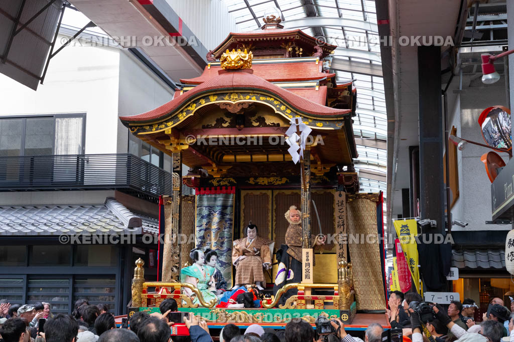 滋賀県　長浜曳山祭　参道での狂言執行　月宮殿（げっきゅうでん）
