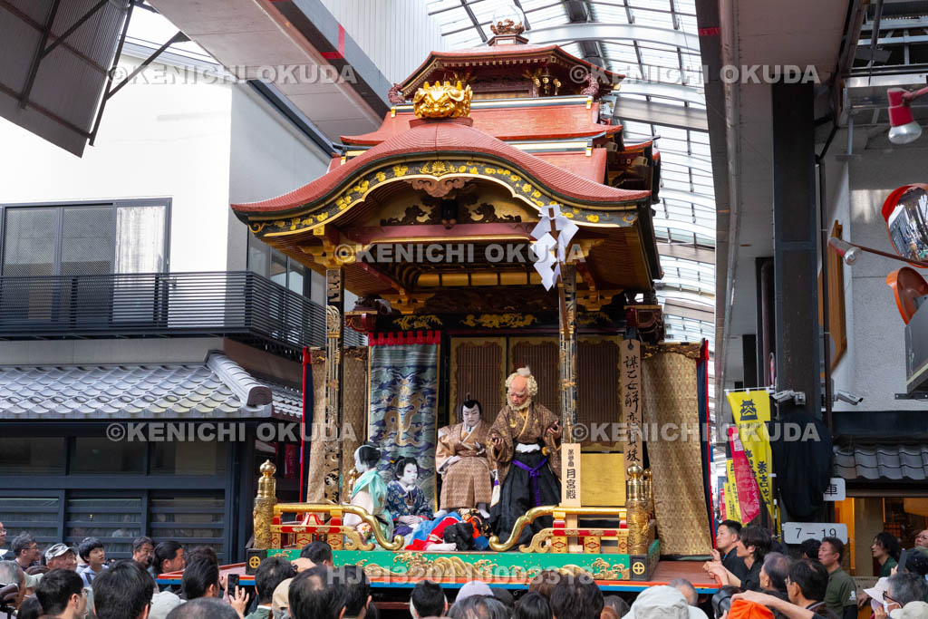 滋賀県　長浜曳山祭　参道での狂言執行　月宮殿（げっきゅうでん）