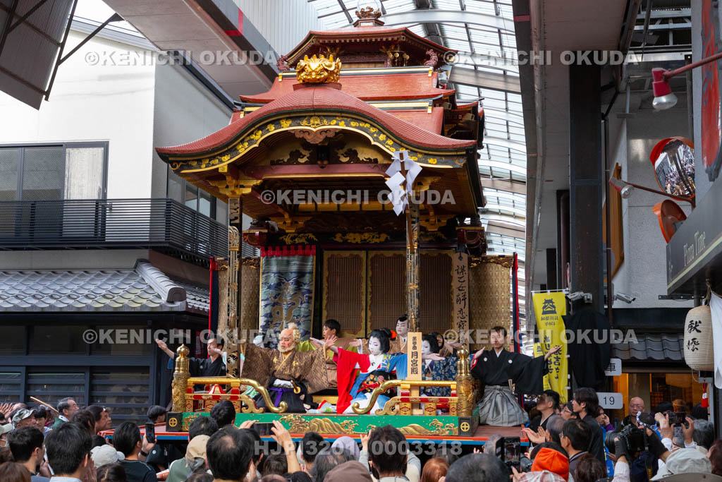 滋賀県　長浜曳山祭　参道での狂言執行　月宮殿（げっきゅうでん）