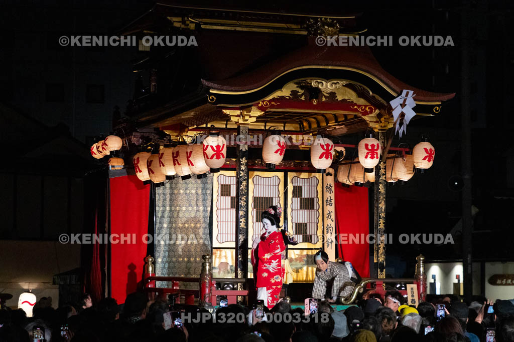 滋賀県　長浜曳山祭　御旅所での狂言奉納　春日山（かすがざん）