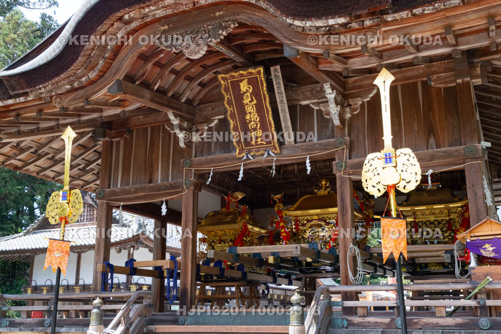 滋賀県　日野祭　宵祭（西之宮祭）　神輿と綿向神社の拝殿