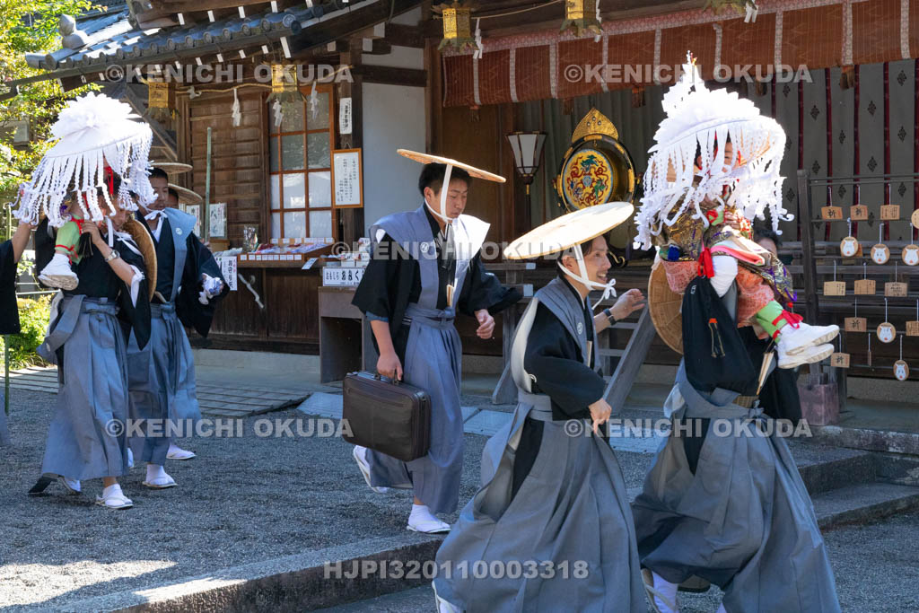 滋賀県　日野祭　本祭　神子・神調社宮入