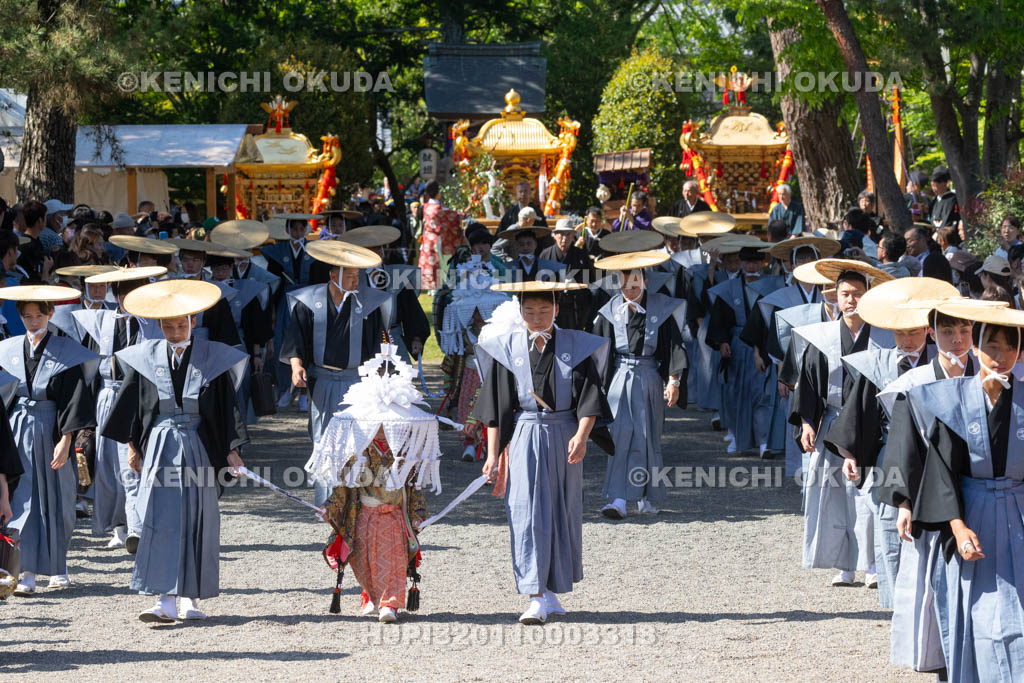 滋賀県　日野祭　本祭　還御出発　神子・神調社