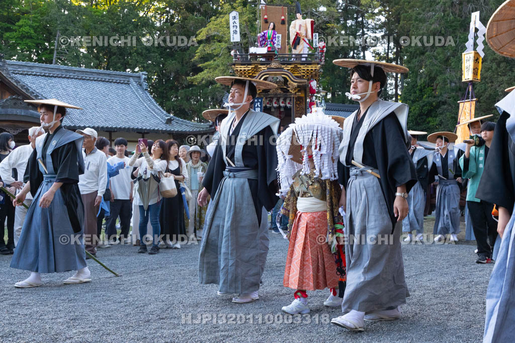滋賀県　日野祭　本祭　神子・神調社引き取り