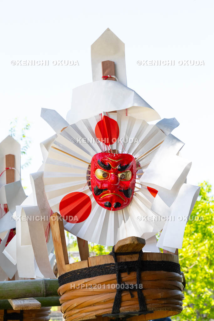 滋賀県　大荒比古神社　七川祭　奴振り（樽振り）の酒樽