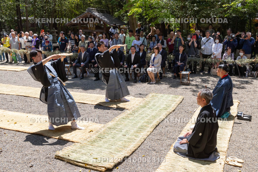 滋賀県　下新川神社　すし切り祭り　鮒鮓切り神事