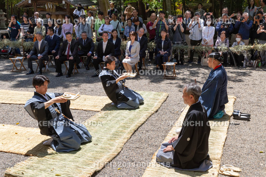 滋賀県　下新川神社　すし切り祭り　鮒鮓切り神事
