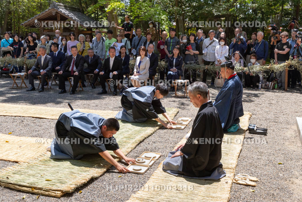 滋賀県　下新川神社　すし切り祭り　鮒鮓切り神事