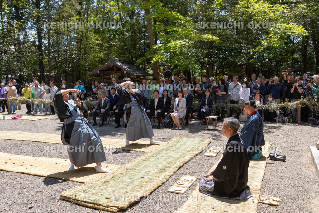 滋賀県　下新川神社　すし切り祭り　鮒鮓切り神事