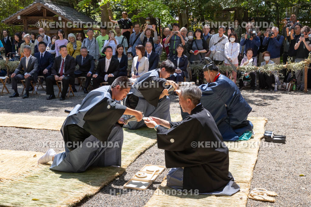 滋賀県　下新川神社　すし切り祭り　鮒鮓切り神事