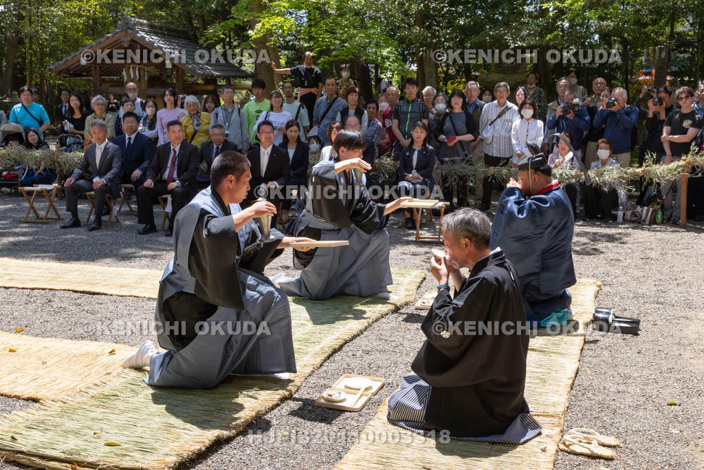 滋賀県　下新川神社　すし切り祭り　鮒鮓切り神事