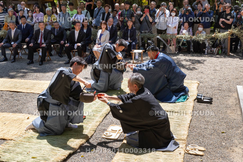 滋賀県　下新川神社　すし切り祭り　鮒鮓切り神事