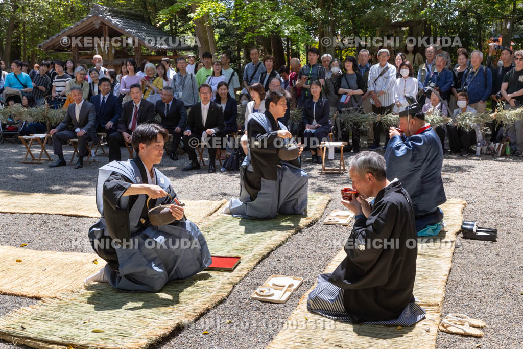 滋賀県　下新川神社　すし切り祭り　鮒鮓切り神事