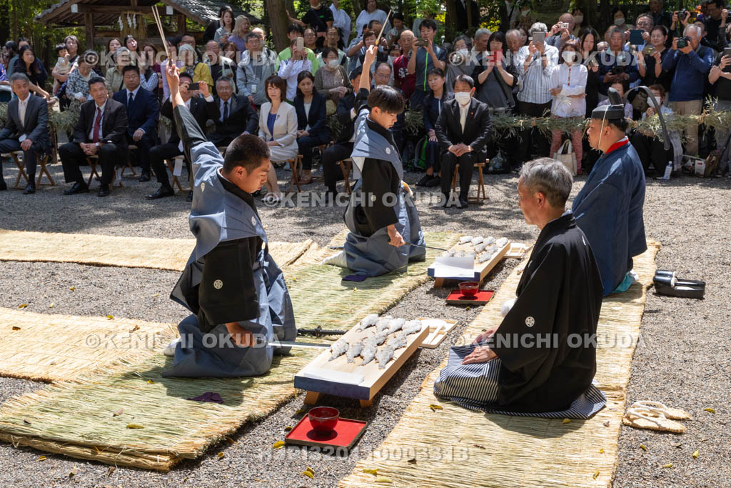 滋賀県　下新川神社　すし切り祭り　鮒鮓切り神事