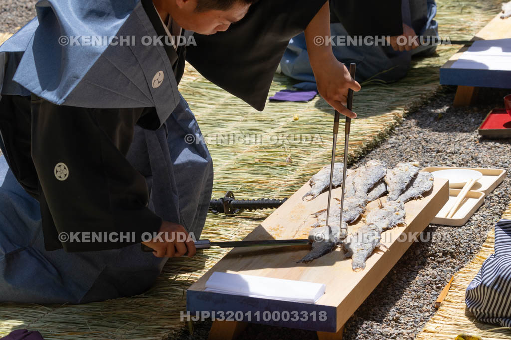 滋賀県　下新川神社　すし切り祭り　鮒鮓切り神事
