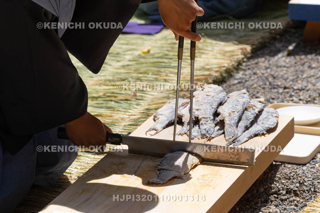 滋賀県　下新川神社　すし切り祭り　鮒鮓切り神事