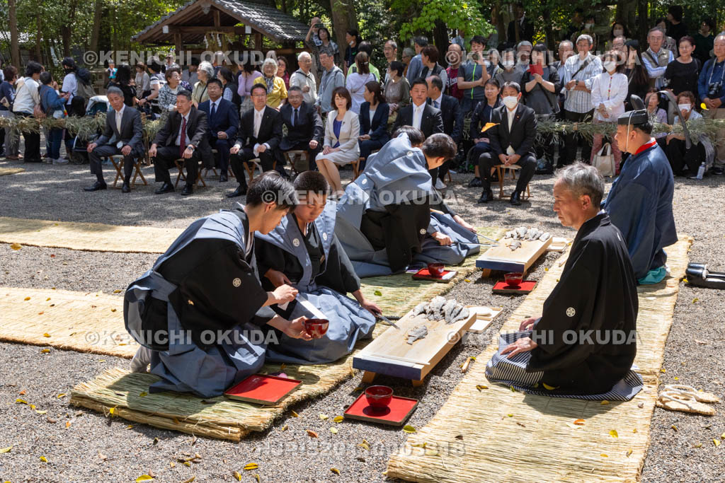 滋賀県　下新川神社　すし切り祭り　鮒鮓切り神事