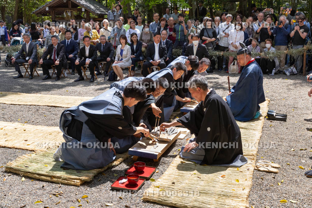滋賀県　下新川神社　すし切り祭り　鮒鮓切り神事
