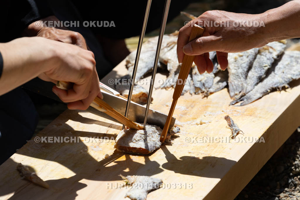 滋賀県　下新川神社　すし切り祭り　鮒鮓切り神事
