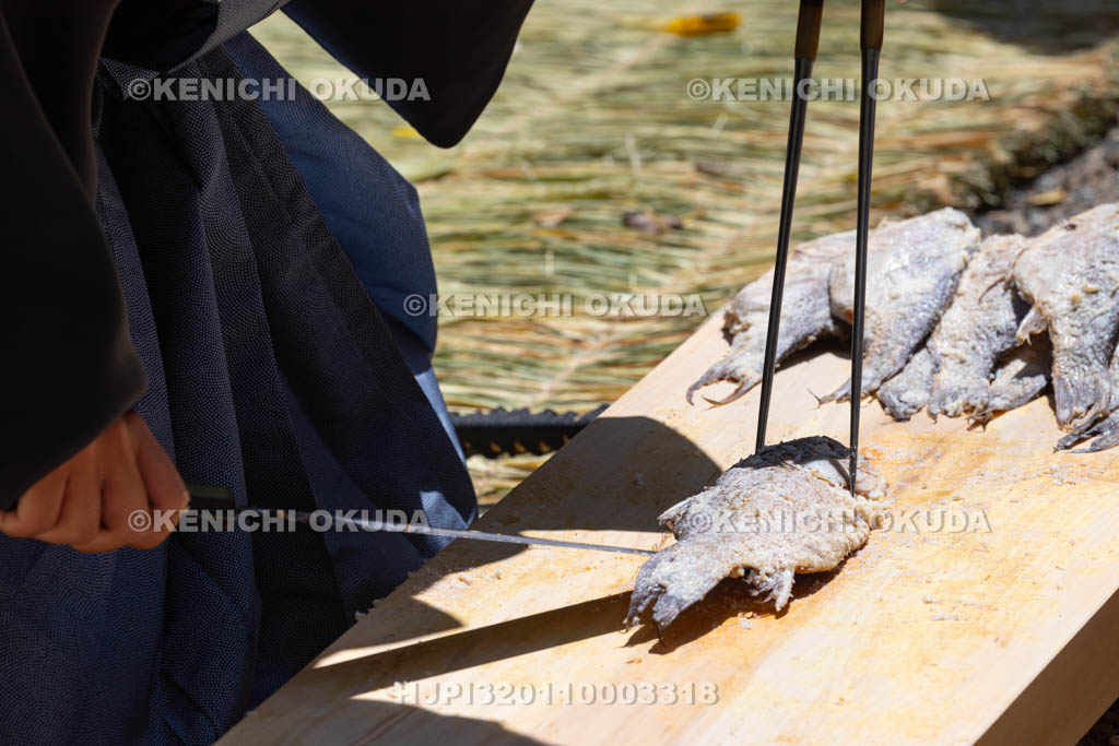 滋賀県　下新川神社　すし切り祭り　鮒鮓切り神事