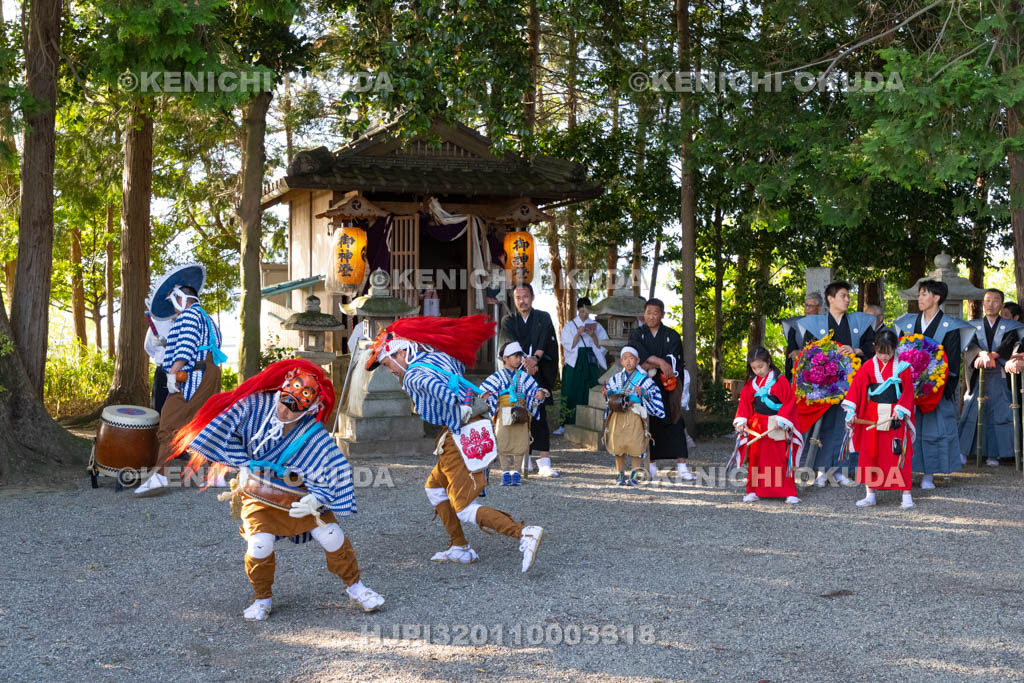 滋賀県　下新川神社　すし切り祭り　御旅所小宮　かんこの舞