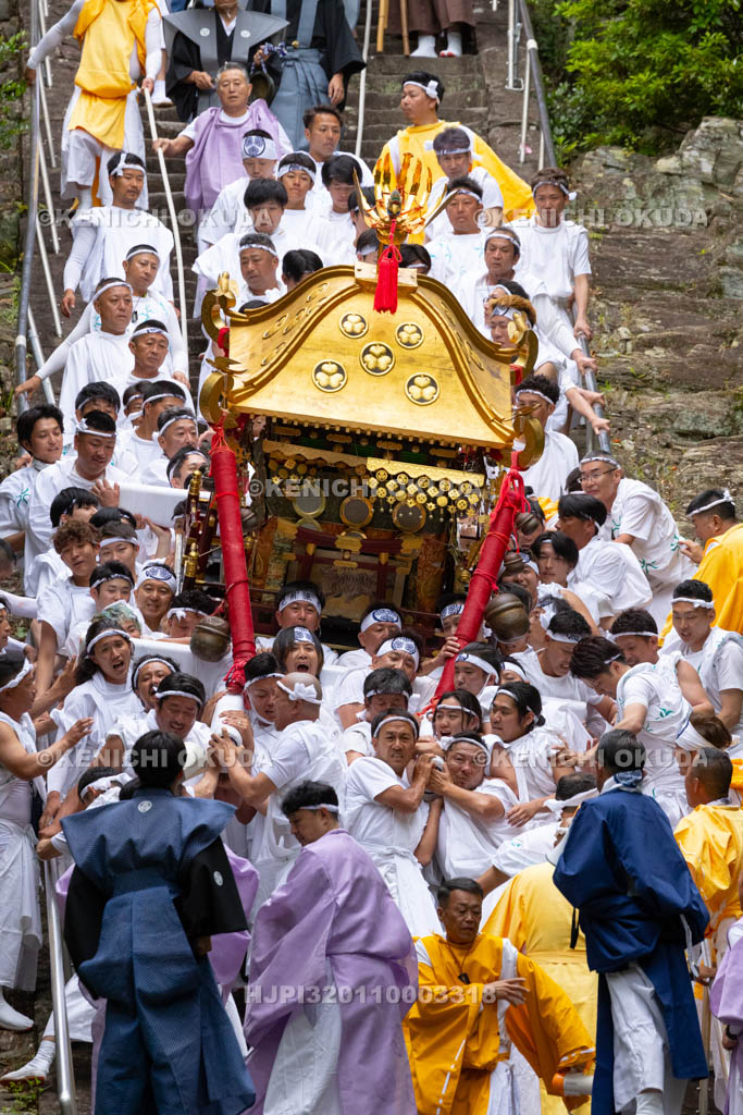 和歌山県　紀州東照宮　和歌祭　神輿おろし