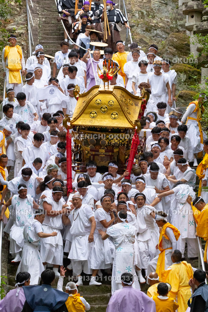 和歌山県　紀州東照宮　和歌祭　神輿おろし