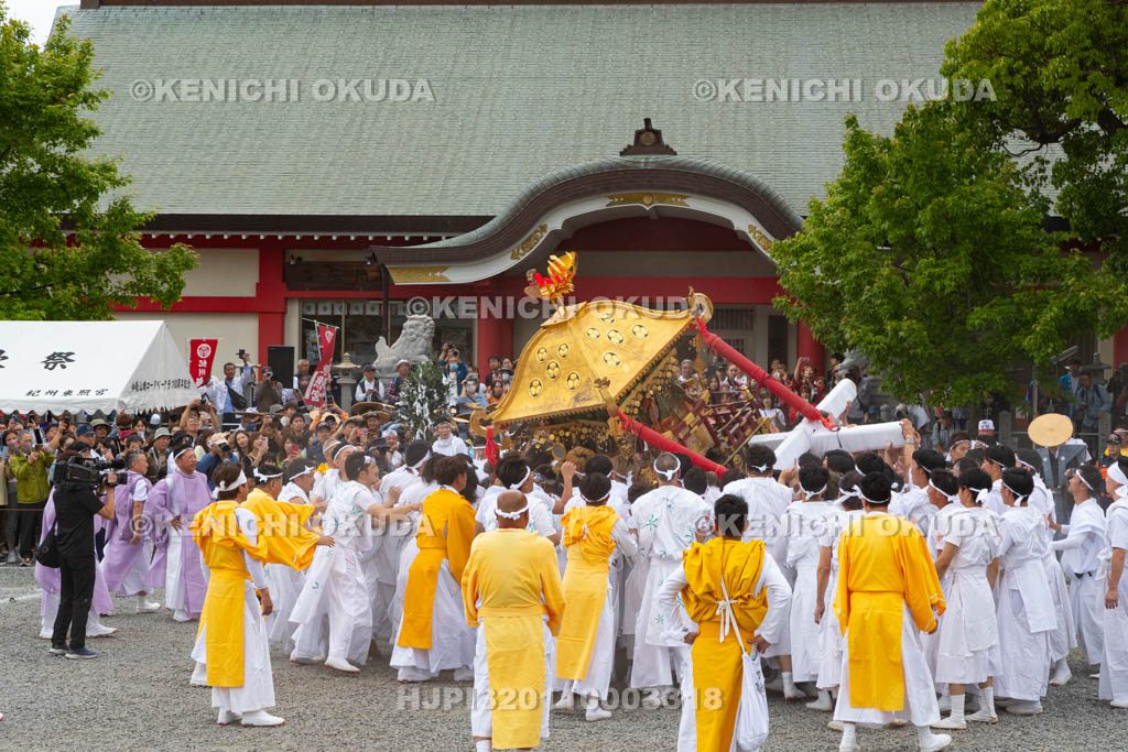 和歌山県　紀州東照宮　和歌祭　神輿渡御