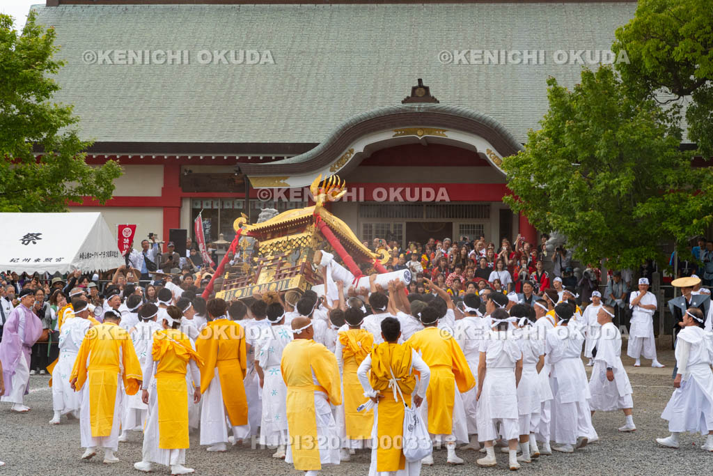 和歌山県　紀州東照宮　和歌祭　神輿渡御