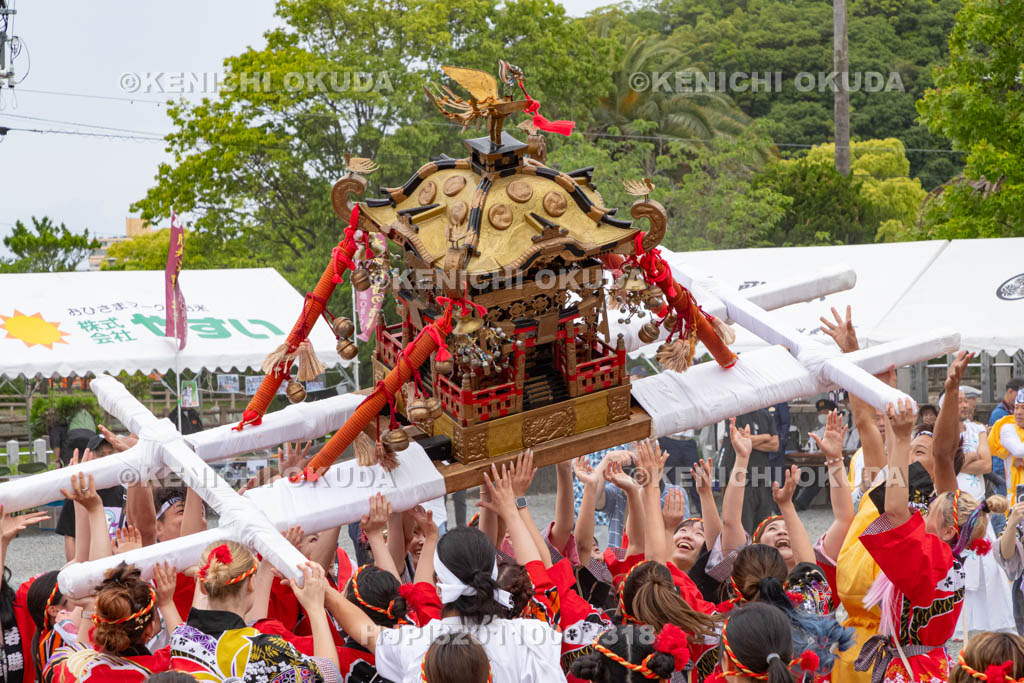 和歌山県　紀州東照宮　和歌祭　女子神輿還御