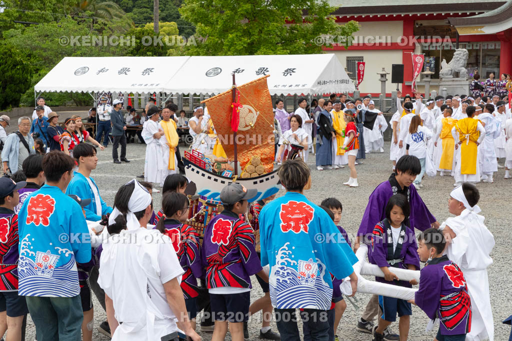 和歌山県　紀州東照宮　和歌祭　子供神輿還御