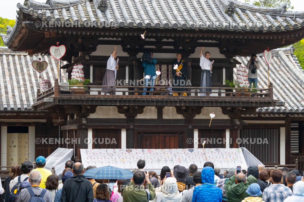 奈良県　唐招提寺　うちわまき
