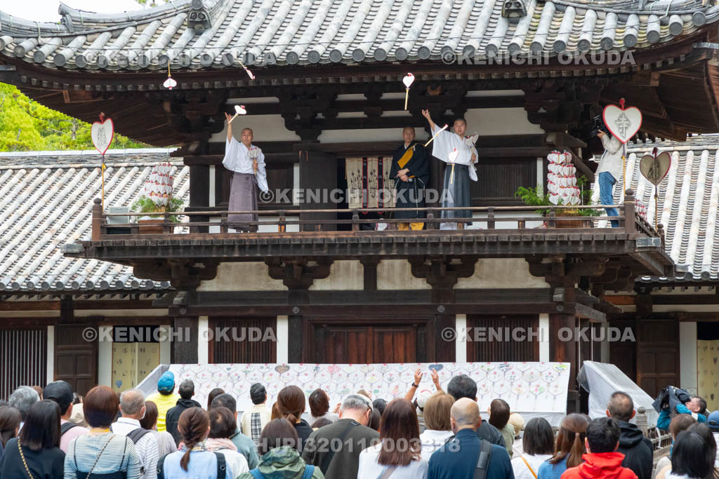 奈良県　唐招提寺　うちわまき