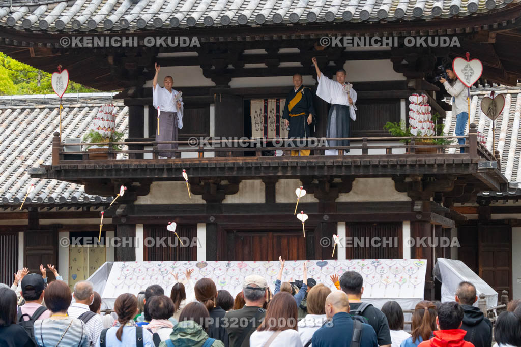 奈良県　唐招提寺　うちわまき